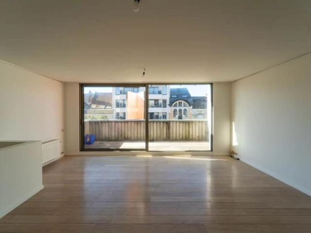 Gerenoveerd appartement met zuidgericht terras op toplocatie vlakbij Gent Sint Pietersstation