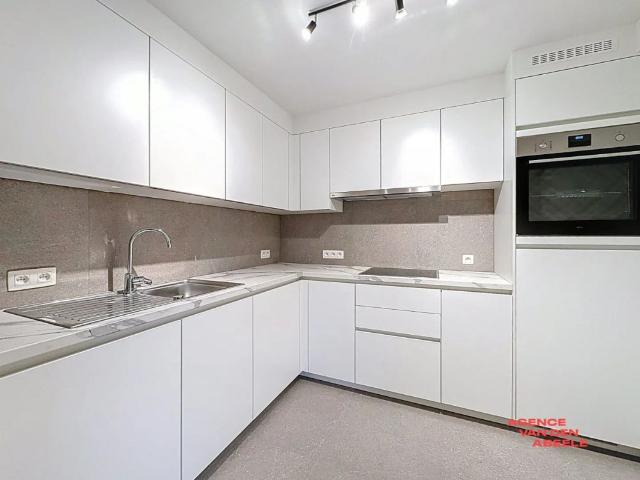 Gerenoveerd dakappartement op rustige ligging