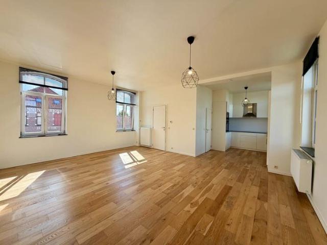 Gerenoveerd duplex appartement met twee slaapkamers te Ar.