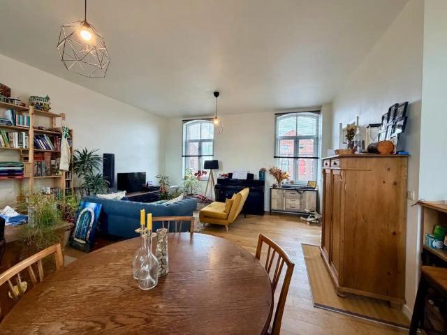 Gerenoveerd duplex appartement met twee slaapkamers te Ardooie centrum!