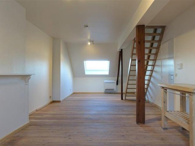 Gerenoveerd duplexappartement aan station te huur in Gent