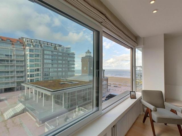 Gerenoveerd en zonnig 3 slaapkamer appartement met zijdeling