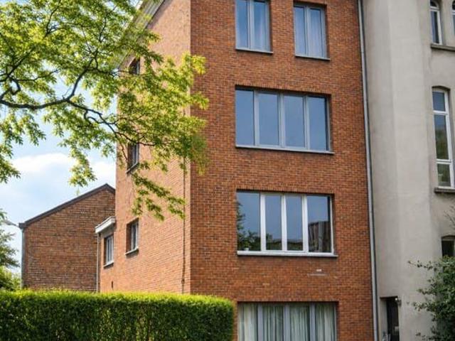 GERENOVEERD EN LICHTRIJK 1 SLAAPKAMERAPPARTEMENT TE HUUR.