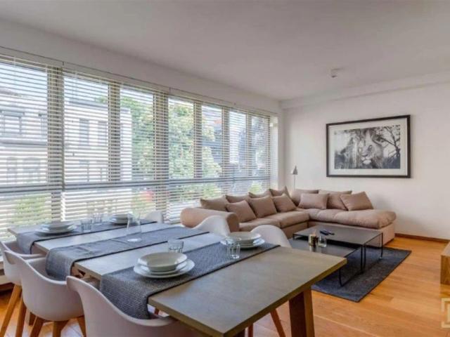 Gerenoveerd en modern gemeubeld appartement drie slaapkamers