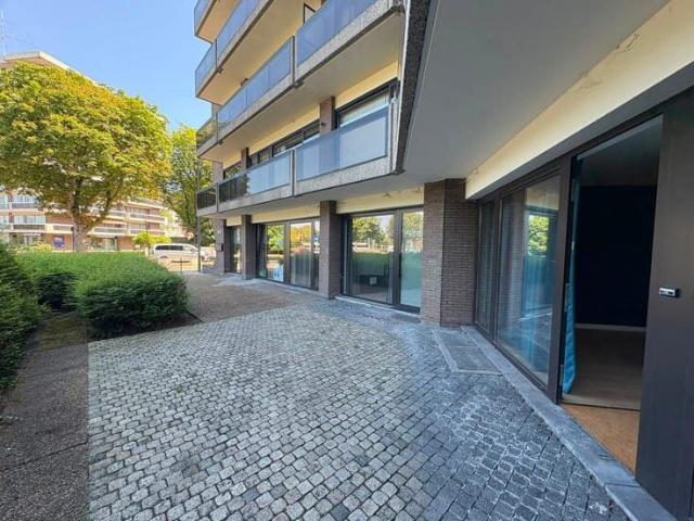 Gerenoveerd gelijkvloers appartement