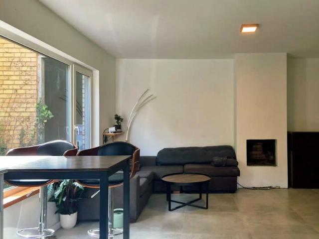 Gerenoveerd gelijkvloers gemeubeld appartement 6 maand