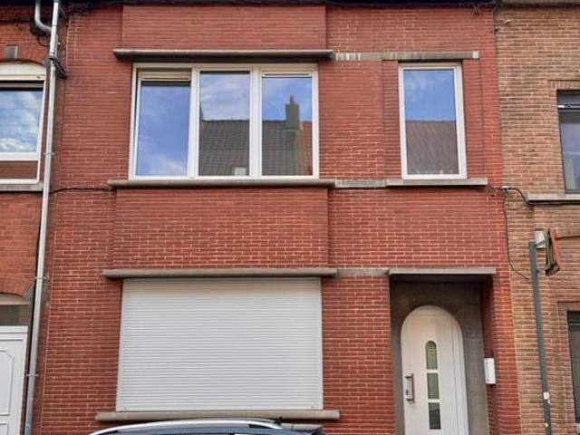 Gerenoveerd huis met 2 slaapkamers, dichtbij het centrum