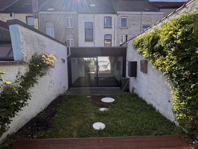 Gerenoveerd huis met 3 slaapkamers en tuin