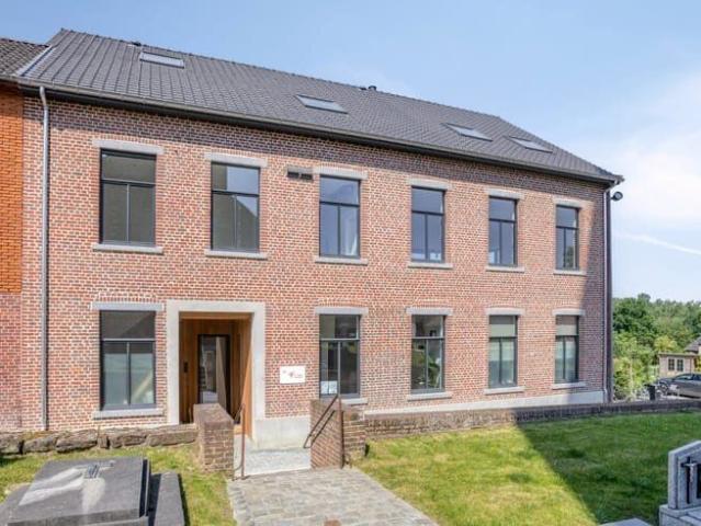 Gerenoveerd ruim en lichtrijk appartement met 2 slaapkamers