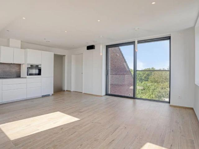 Gerenoveerd ruim en lichtrijk appartement met 2 slaapkamers EPC 72Kwh/m²