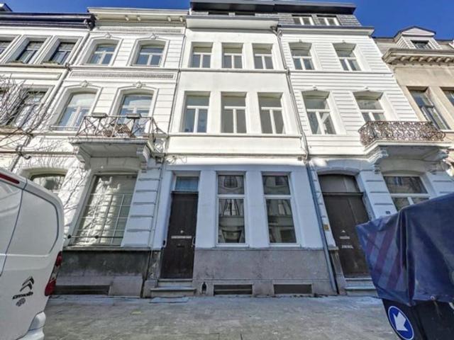 Gerenoveerd ruim 1 slpk appartement met stadstuin