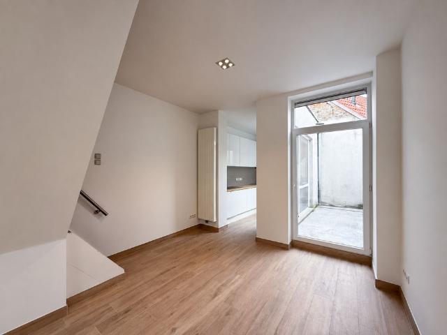 Gerenoveerde 3 slaapkamerwonig met stadskoer te huur in Gent