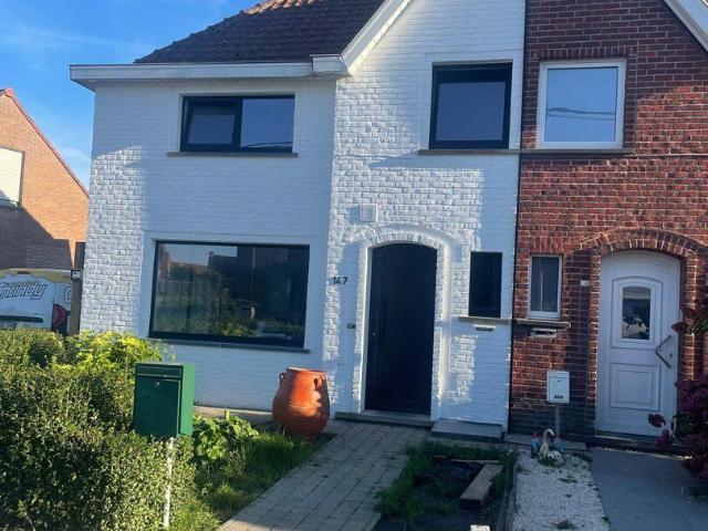 Gerenoveerde 3 slpk woning met tuin te huur