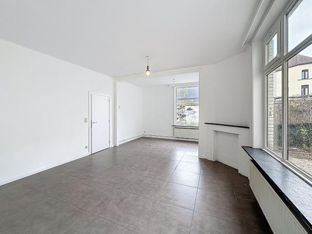 Gerenoveerde conciërgewoning met autostaanplaats
