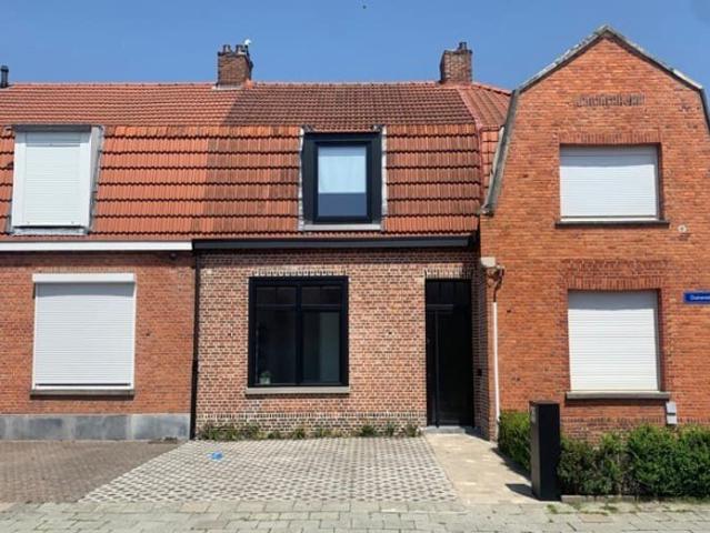 Gerenoveerde charmante rijwoning met 3 slaapkamers