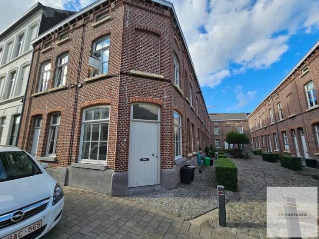 Gerenoveerde beluikwoning met authentieke charme in Gent