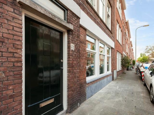 Gerenoveerde benedenwoning met tuin