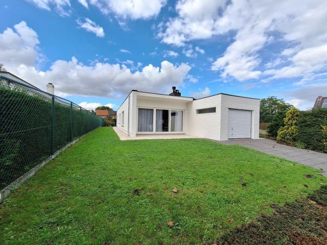 Gerenoveerde bungalow met 3 SLK en grote tuin