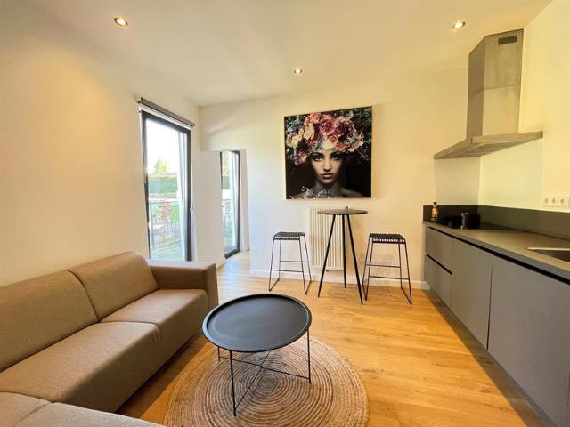 Gerenoveerde en gemeubileerde studio te huur per 1