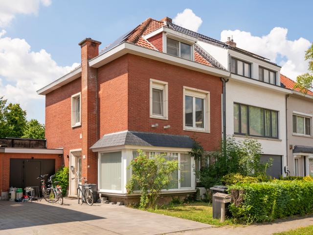 Gerenoveerde hob met 3slpks +3bdks + tuin