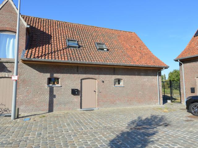 Gerenoveerde hoeve in Heule met vlotte bereikbaarheid