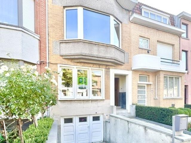 GERENOVEERDE HERENWONING | 3 KAMERS | TUIN | CENTRUM KORTRIJK