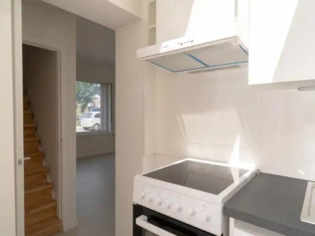Gerenoveerde lichtrijke hoekwoning aan het water