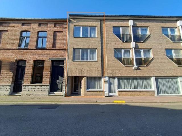 Gerenoveerde studio met parkeerplaats, in Zottegem