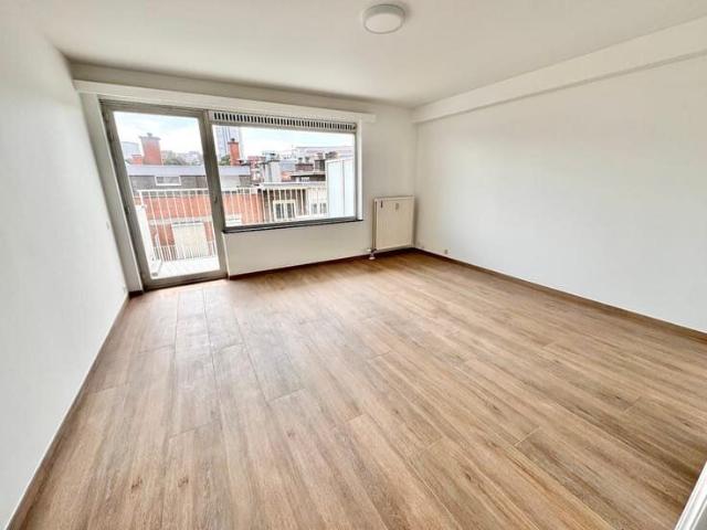 Gerenoveerde studio aan het Zuidpark met mooi terras