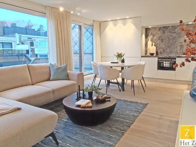 Gerenoveerde penthouse met zeezicht, zonneterrassen, Knokke
