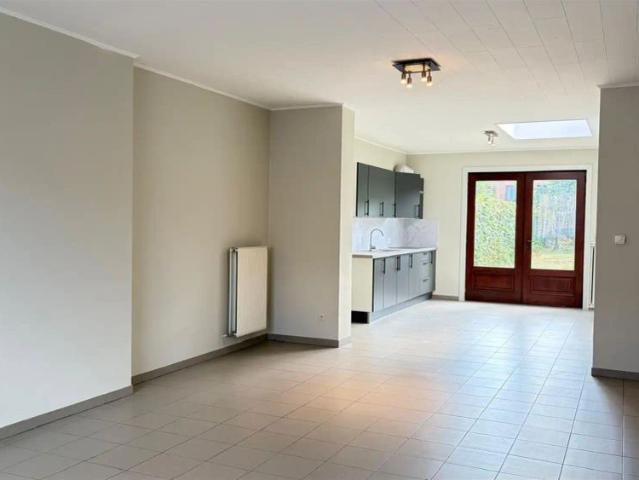Gerenoveerde rijwoning met tuin