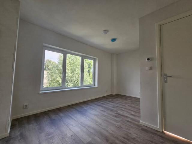Gerenoveerde, ruime kamer in de Friesestraatweg