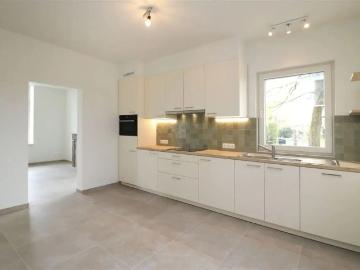 Gerenoveerde woning met 4 slpk, tuin, garage