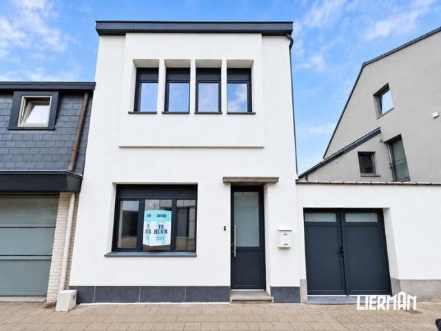 Gerenoveerde woning met 3 slaapkamers en tuin
