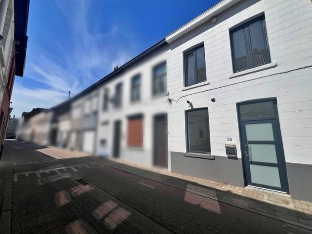 Gerenoveerde woning met 3 slaapkamers, tuin en garage