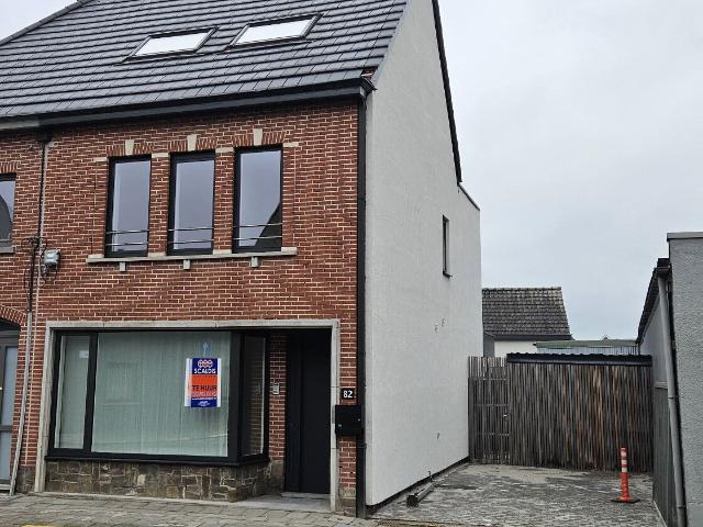 Gerenoveerde woning met 3 slk en terras