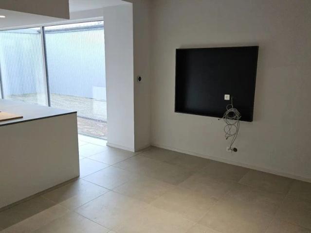 Gerenoveerde woning met 3 slk en terras