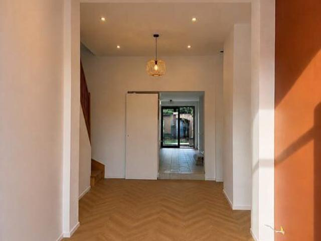 Gerenoveerde woning met 3 slpk, airco en stadstuin – Leuven
