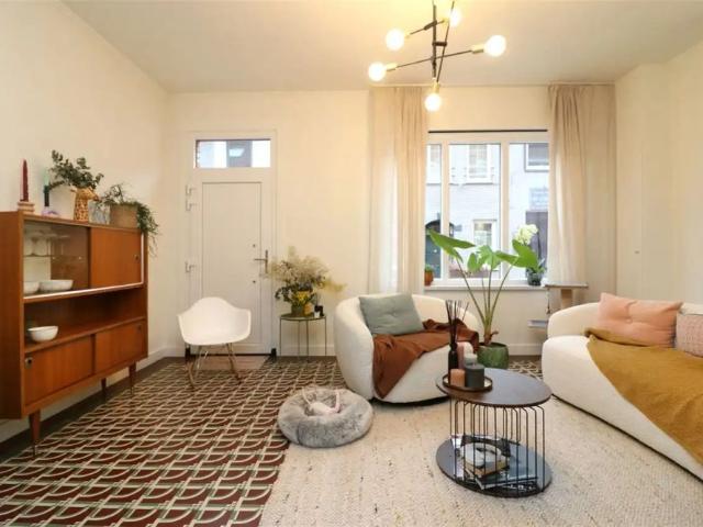 Gerenoveerde woning met tuin, centraal gelegen nabij centrum en E 314