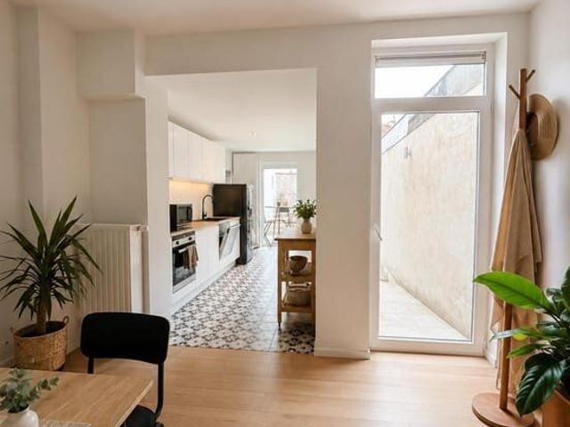 Gerenoveerde woning met ideale ligging en languitgestrekte t