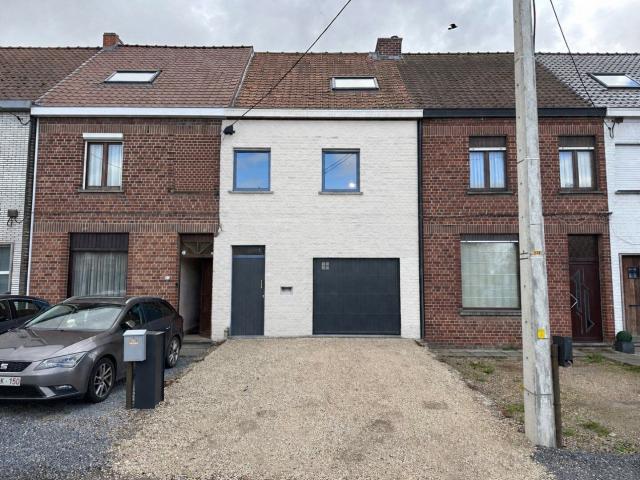 Gerenoveerde woning met o.a. 3 kamers, tuin & garage