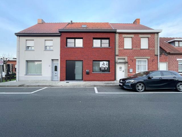Gerenoveerde woning te huur met 4 slaapkamers te Vlamerti.