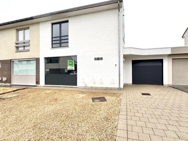GERENOVEERDE WONING | 2 KAMERS | DRESSING |TUIN |GARAGE