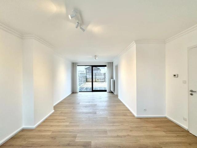GERENOVEERDE WONING | 2 KAMERS | DRESSING |TUIN |GARAGE