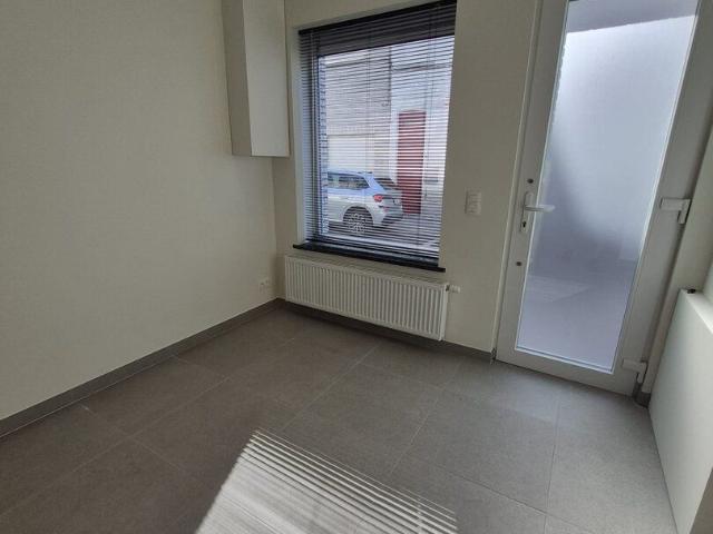 Gerenoveerde woning 2slpk en garage
