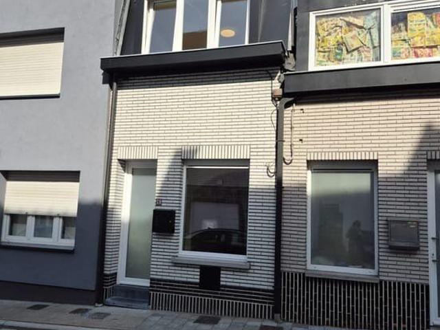 Gerenoveerde woning 2slpk en garage
