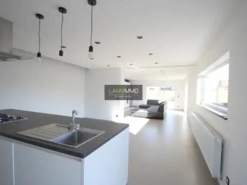 Gerenoveerde woonst met 2 slaapkamers en tuin