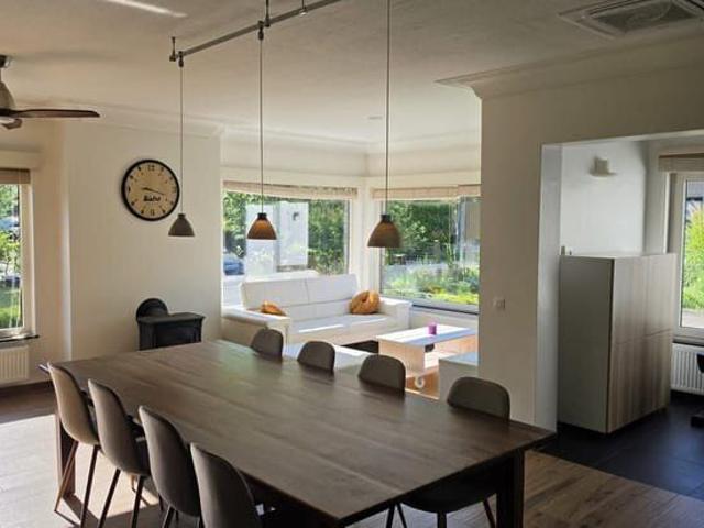 Gerenoveerde, vrijstaande, gelijkvloerse woning