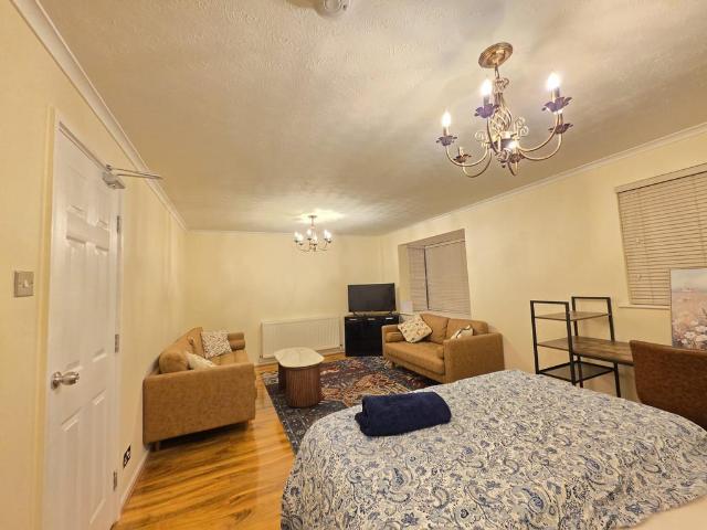 Germander Pl, Milton Keynes, MK14 1 bed in a house share to rent £800 pcm £185 pw