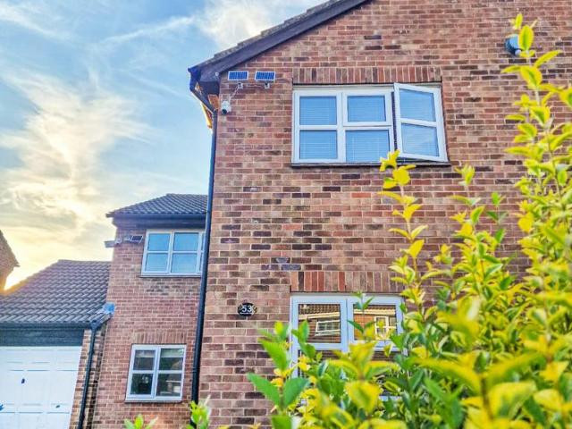 Germander Place, Conniburrow MK14 1 bed in a house share to rent £800 pcm £185 pw